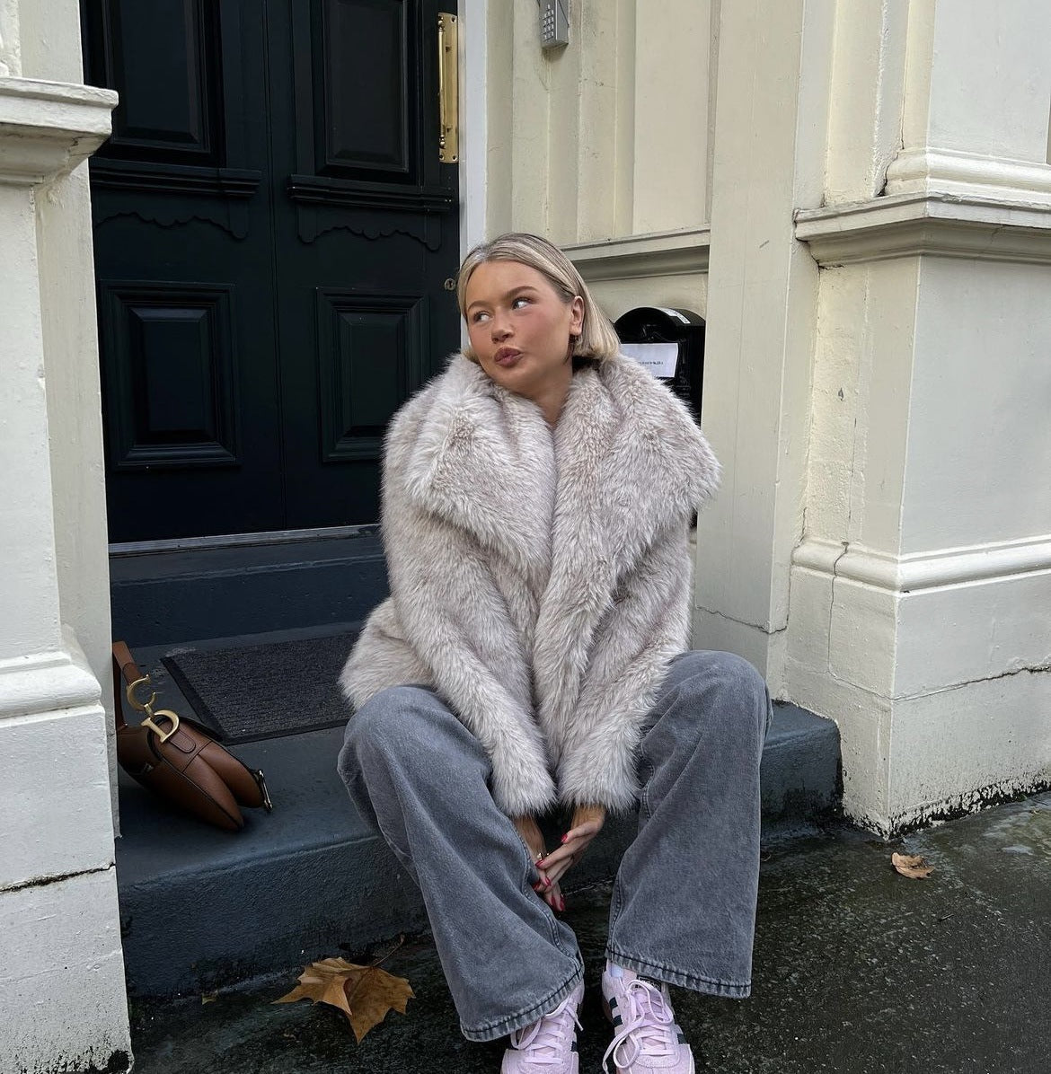 Luxe grijze jas van imitatiebont met oversized kraag - Sofia